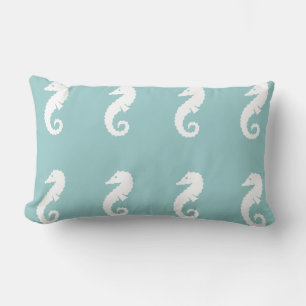 Rectangle SEA HORSE BLANC sur coussin bleu clair