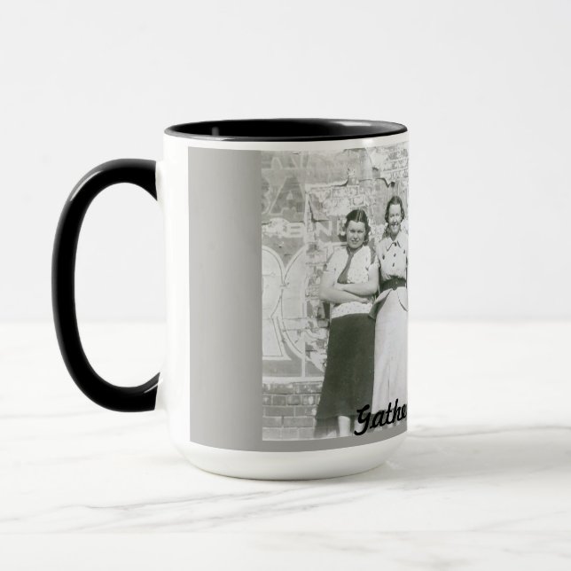 Recueillez la tasse de café de femmes (Gauche)