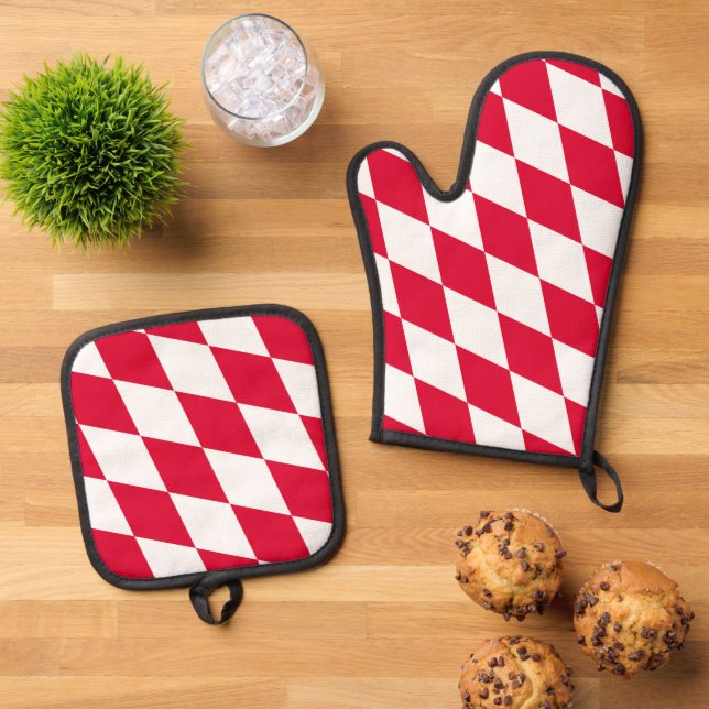 Red and White Bavaria Diamond Flag Pattern Oven Mitt & Pot Holder Set (Top Down)