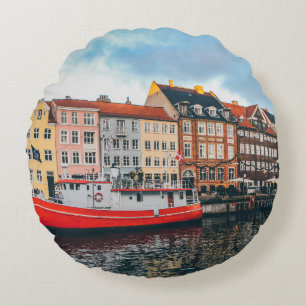 RED AND WHITE CONCRETE BUILDING ROUND PILLOW