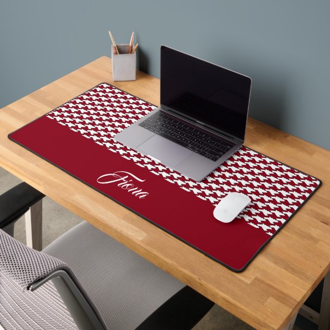 Red and white houndstooth pattern monogram desk mat (Office 2)
