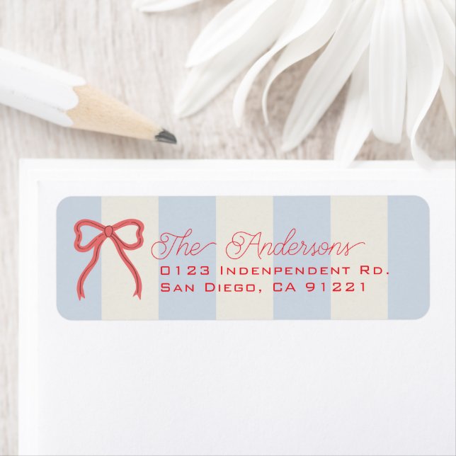 Red Bow & Pale Blue Stripes Return Address (En situation)