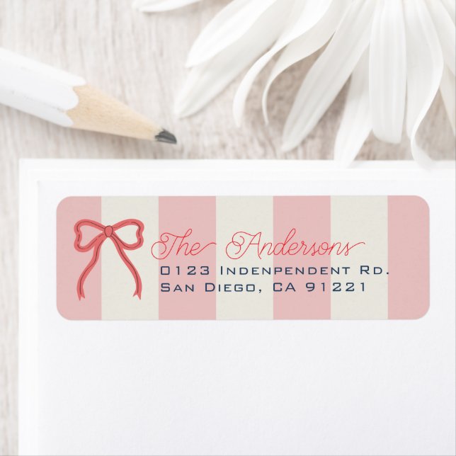 Red Bow & Pink Stripes Return Address (En situation)