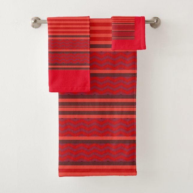 RED CHEVRON STRIPE BATH TOWEL SET (Insitu)