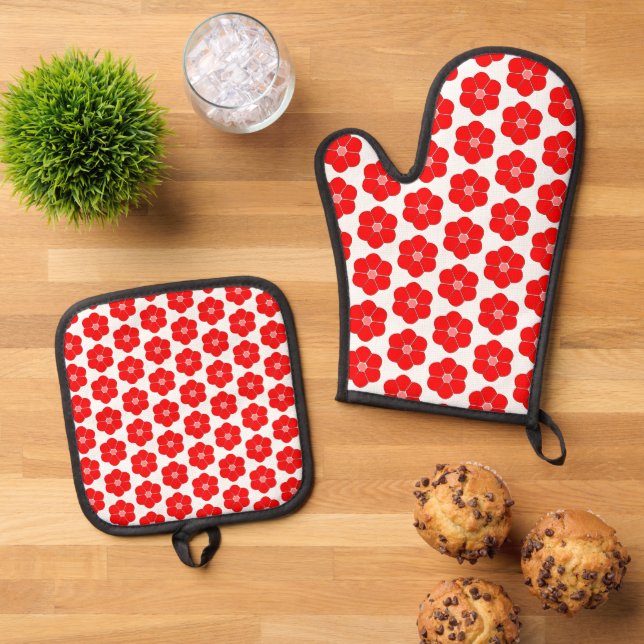 Red Flower Design Oven Mitt & Pot Holder Set (Top Down)