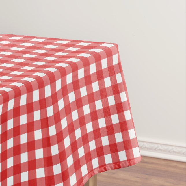 Red gingham tablecloth (In Situ)