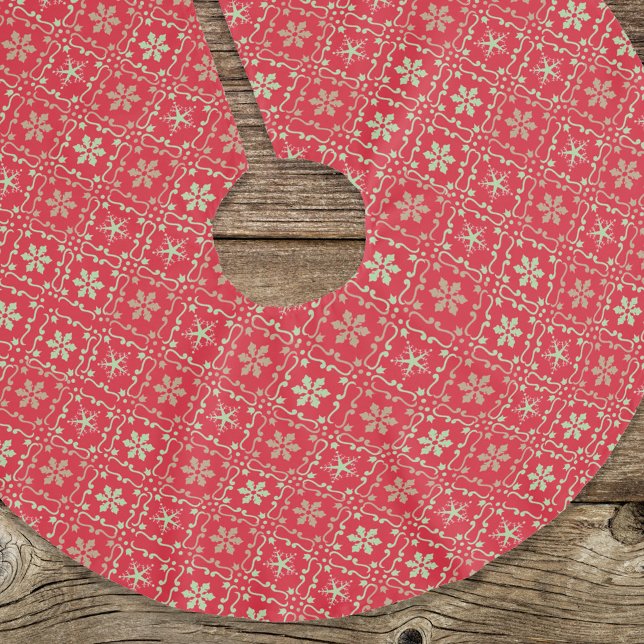 Red Green Christmas Snowflake Pattern Brushed Polyester Tree Skirt (Red holiday snowflake pattern tree skirt)