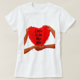 Red Heart Love est dans le T-shirt Air