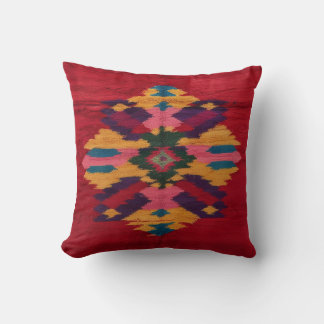 Red Kilim Rug Coussin : un riche mélange d'histoir