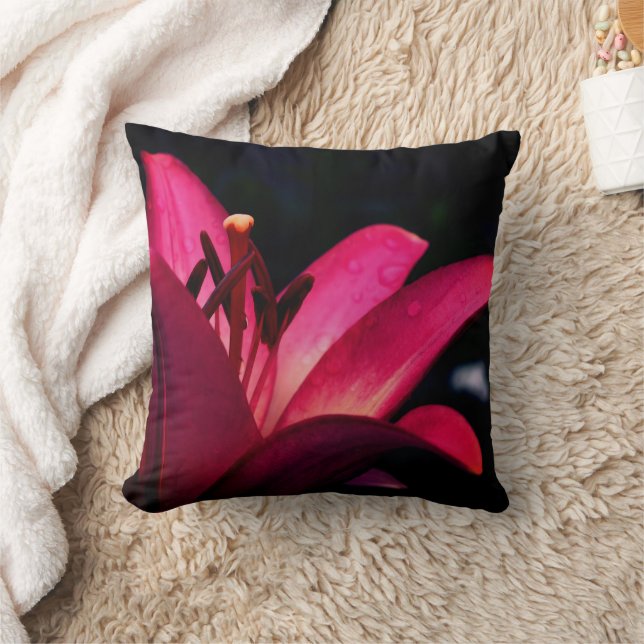 Red Lily Flower Close Up  Throw Pillow (Blanket)