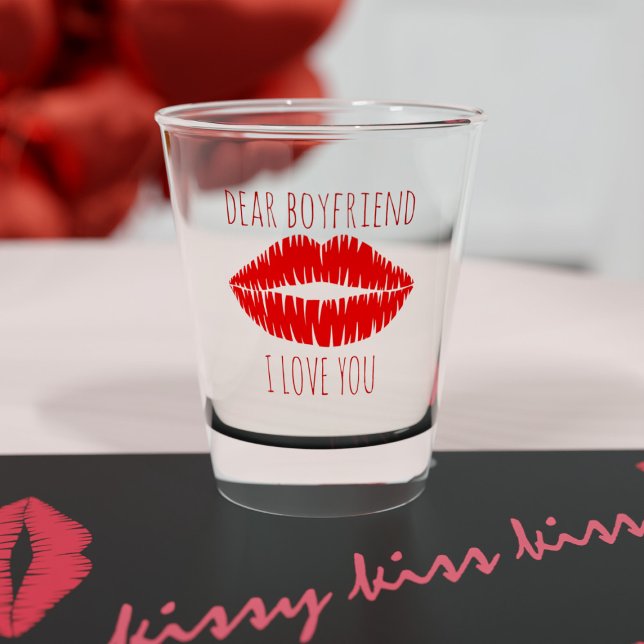 Red Lipstick Baiser Cher copain en verre de tir (Perfect shot glass for your dear boyfriend (or girlfriend) Change the text!)