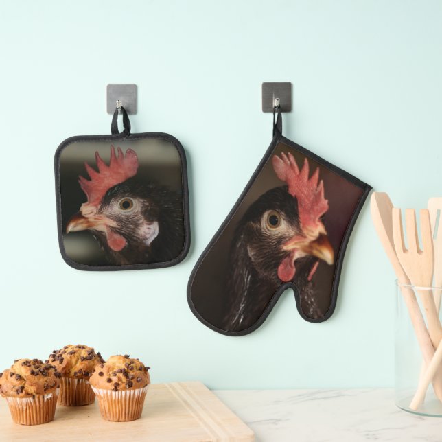 Red Oven Mitt & Pot Holder Set (Insitu(Hanging))