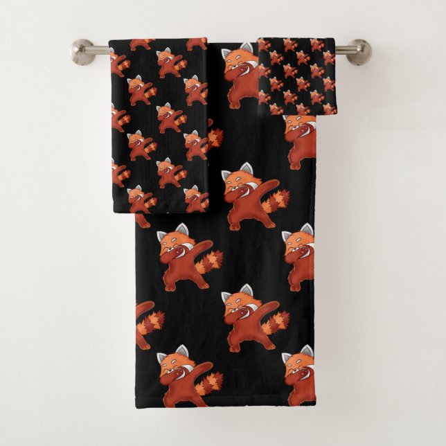 Red Panda Dabbing Bath Towel Set (Insitu)