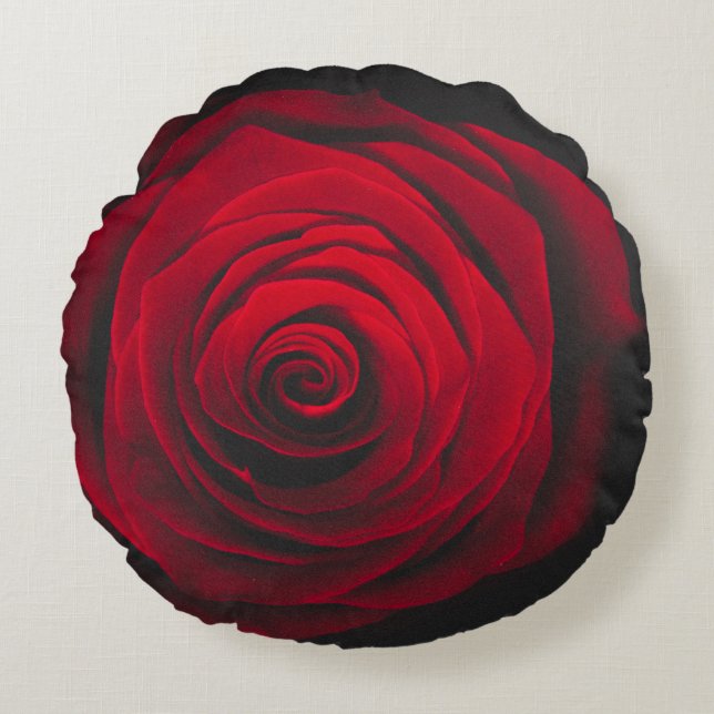 Red rose on black background vintage effect round pillow (Front)