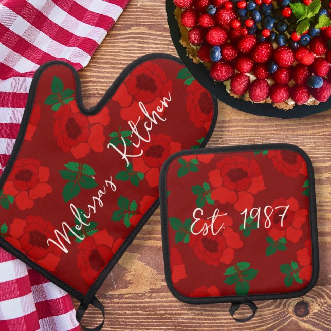 Red Roses Kitchen Established Oven Mitt & Pot Holder Set (Creator Uploaded)