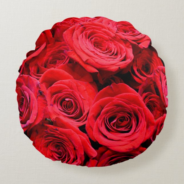Red Roses Round Pillow (Front)