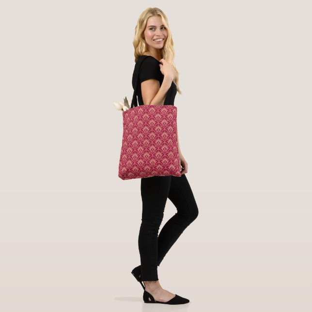 Red seamless vintage damask pattern tote bag (On Model)