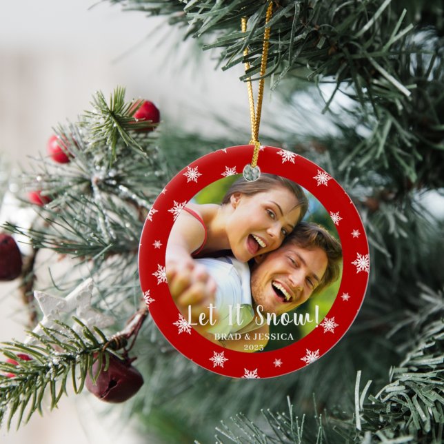 Red Snowflakes Round Christmas Ceramic Ornament (Creator Uploaded)