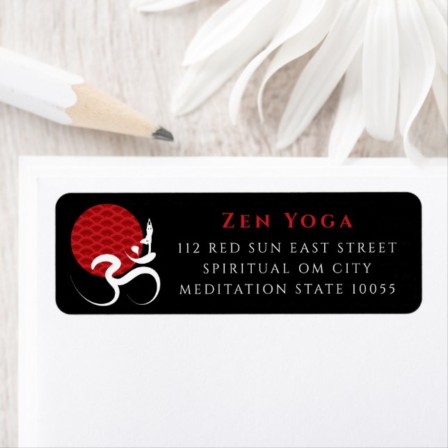 Red Sun Yoga Spirituel Indien Méditez Om Ohm Logo (En situation)