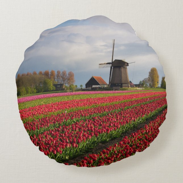 Red tulips and a windmill round pillow (Back)