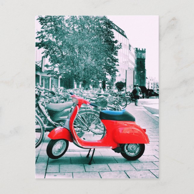 Red Vespa à Munich Carte postale (Devant)