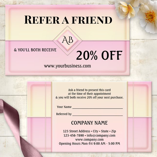 Référencement Carte de visite de recommandation Monogramme Rose  (An modern referral business card featuring a pale yellow and pink design with your own monogram)