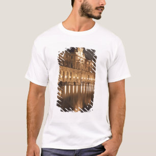 Reflecting pool at the Louvre, Paris, France T-Shirt