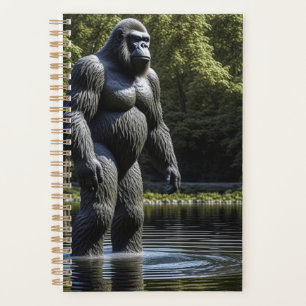 Réflexion de Bigfoot dans l'eau