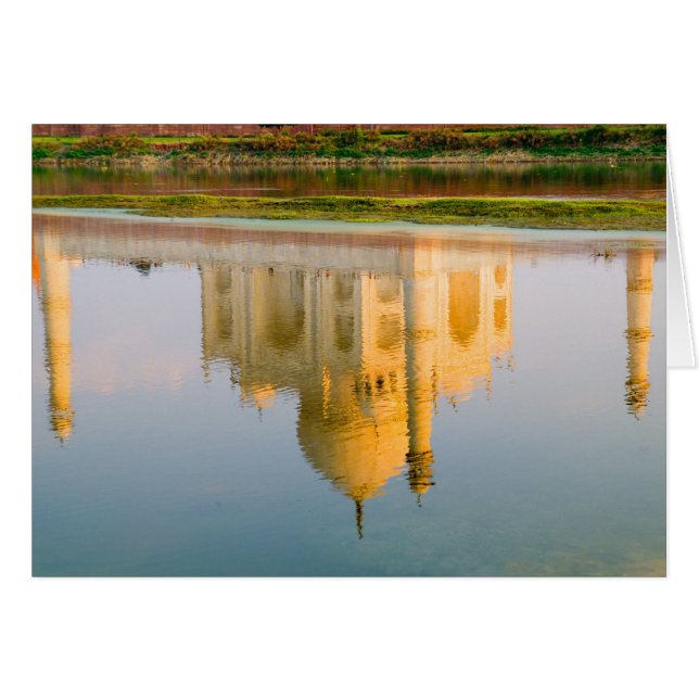 Réflexion du temple mondialement célèbre Taj Mahal (Devant horizontal)