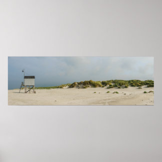 Refuge d'urgence sur la plage Poster