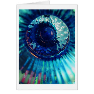 Regarder en bas fixement de la bouteille