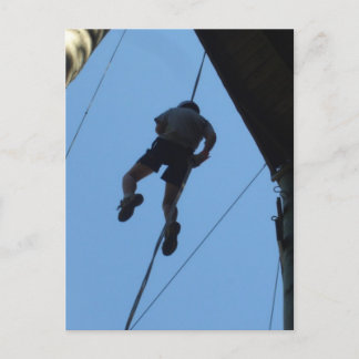 Regardez au-dessous de la carte postale