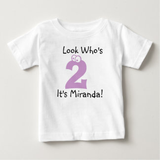 Regardez qui est 2 Tshirt d'anniversaire personnal