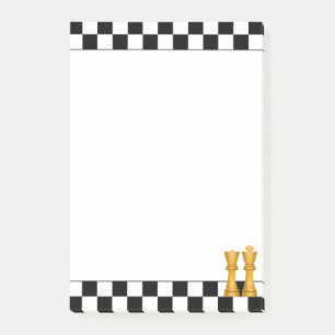 Reine et roi dorés sur Post-it d'échecs noir et bl