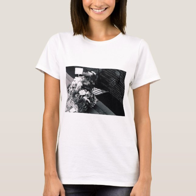 Remembrance At Vietnam Memorial Light Shirt Female (Front)