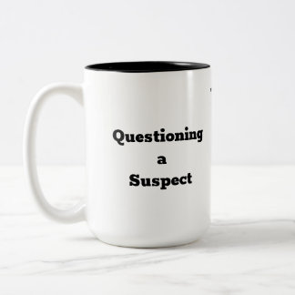 Remettre en question un suspect - Mug de café humo