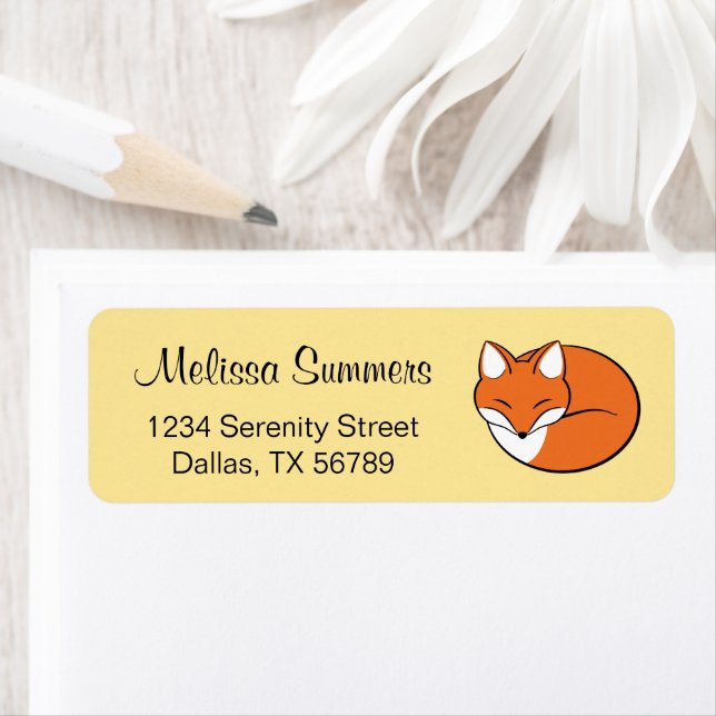 Renard de dessin dormant sur Jaune (En situation)