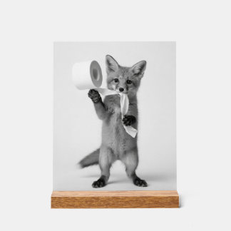 Renard drôle tenant du papier toilette Minimaliste