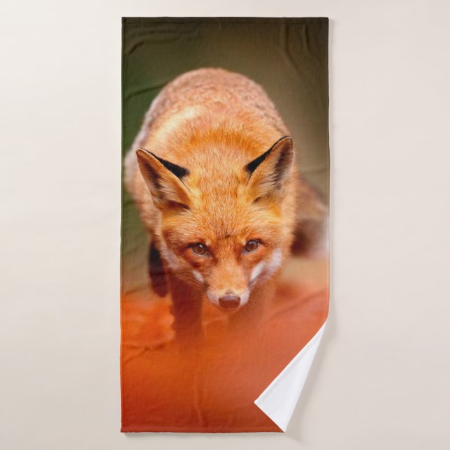 Renard rouge courant sur les feuilles d'automne or (Serviette de bain)