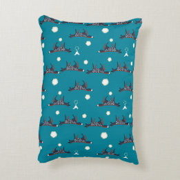 Renards sous la lune dans le coussin de neige