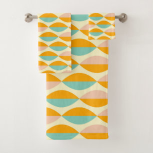 Repeating geometric pattern in beige background bath towel set