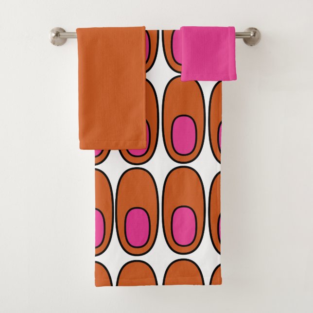 Repeating Orange and Pink Ovals Bath Towel Set (Insitu)