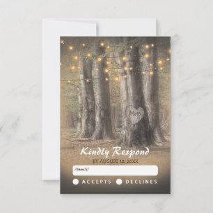 Réponse de mariage aux lumières rustiques d'arbre