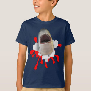 Requin blanc avec T-shirt sanguin