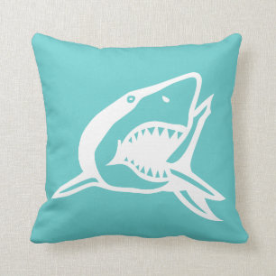 requin blanc sur coussin bleu turquoise