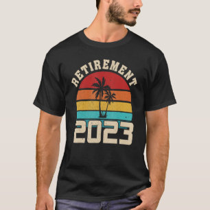 Retirement 2023 Vintage Beach For Coworker Retirem T-Shirt