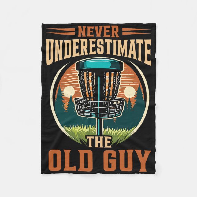 Retirement Disc Golf Never Underestimate The Old G Fleece Blanket (Front)