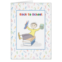 Retour à l'école garçon avec livres et crayons