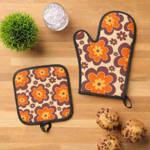 Retro 1960s Style Floral Pattern Oven Mitt & Pot Holder Set