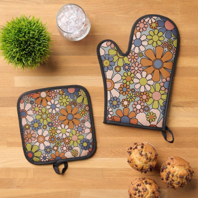 Retro 60s 70s Groovy Floral Oven Mitt & Pot Holder Set (Top Down)